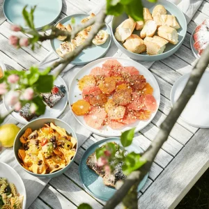 Servies gemaakt van gerecyleerde PET flessen